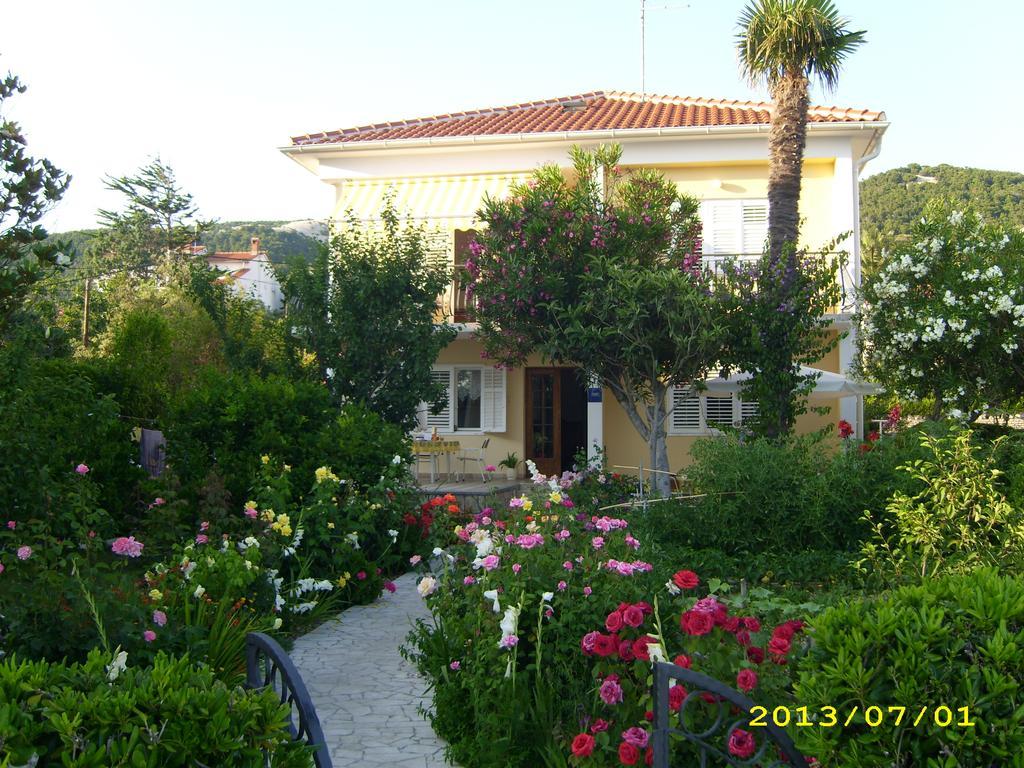 Apartments Antica Rab Town Exteriör bild