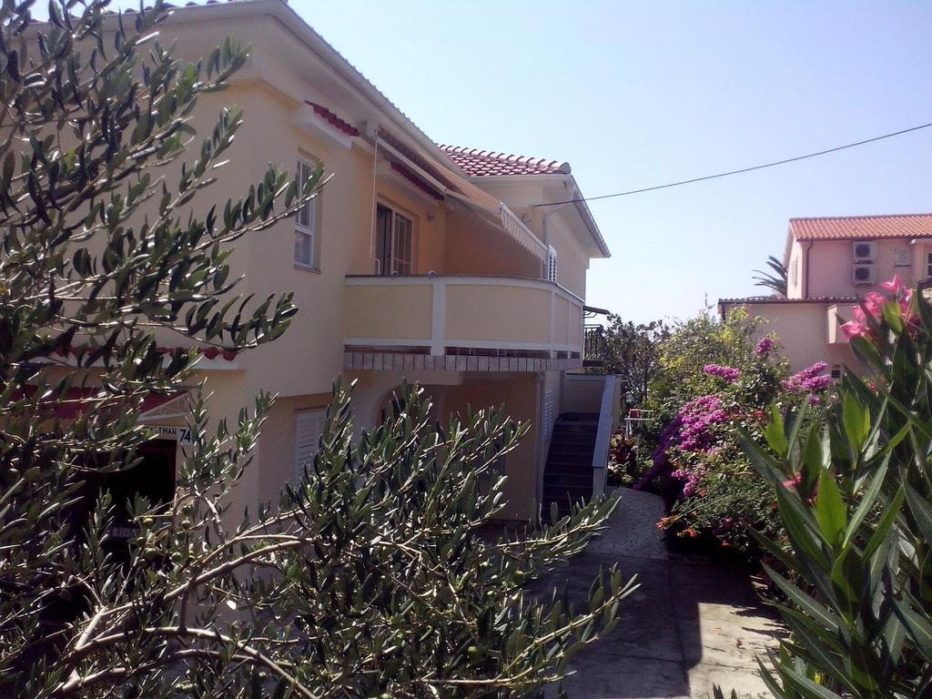 Apartments Antica Rab Town Exteriör bild
